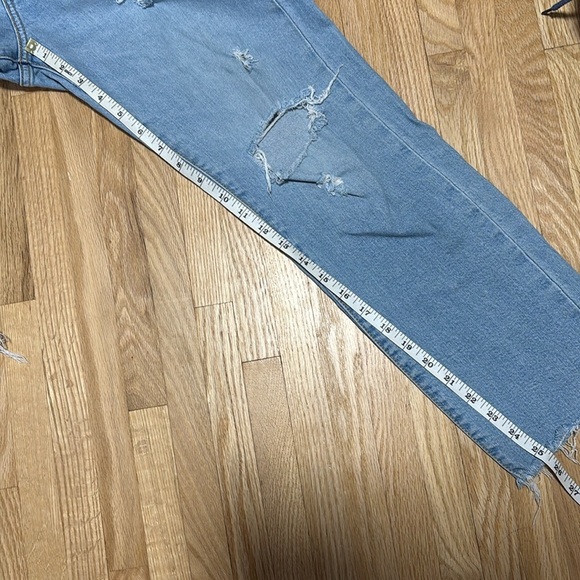 Levi's Wedgie Straight Raw Hem Distressed Light Wash High Rise Women's Jeans - Picture 7 of 10